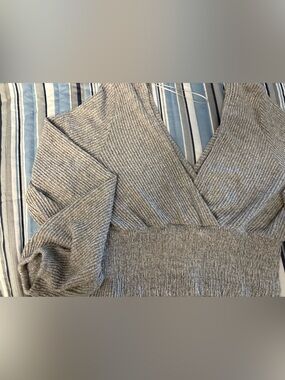 NWOT-Large paper Crane Y2K breathable Soft Ribbed V-Neck Gray Knit Sweater